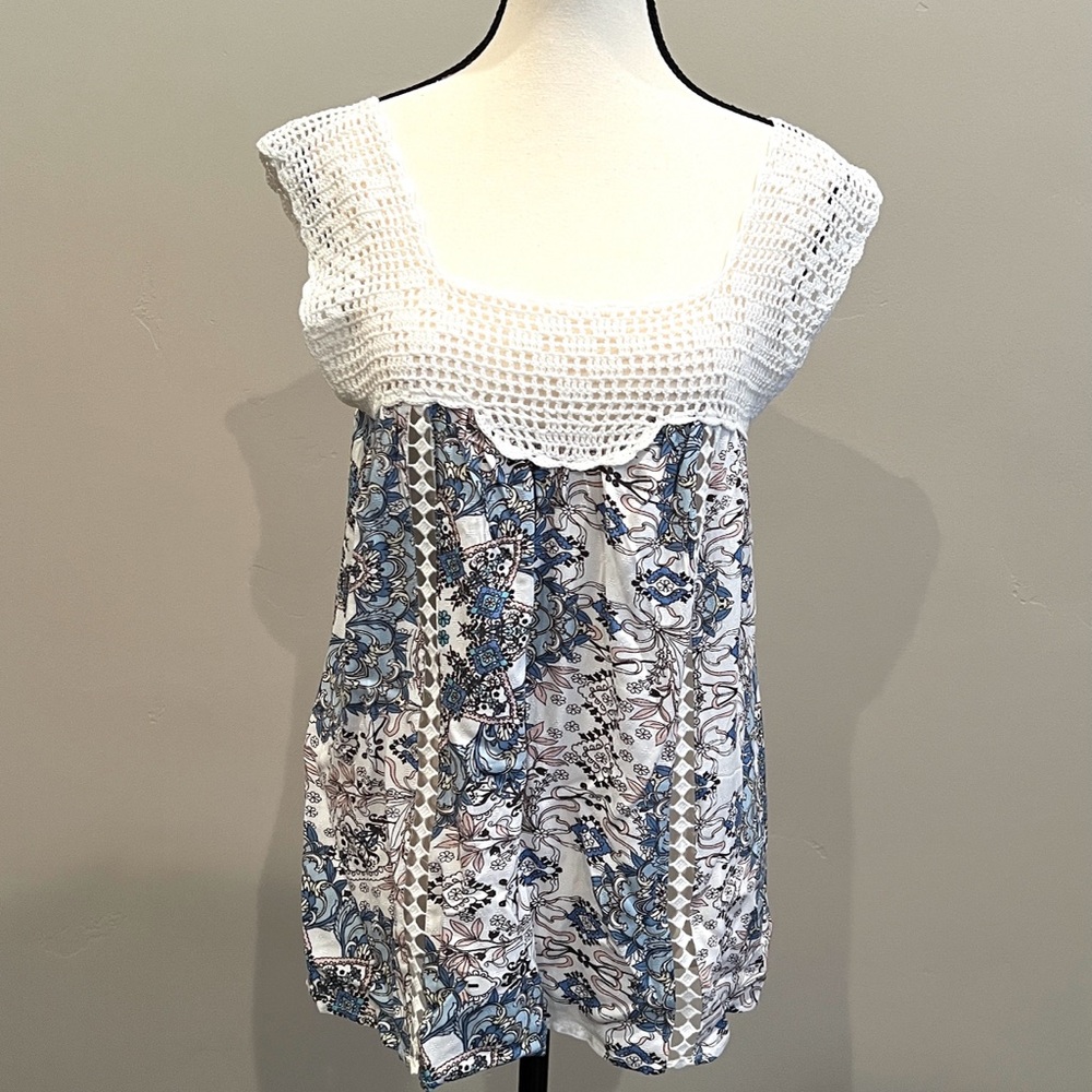 NET🩵🤍Lovestitch White Crochet Top with Blue Floral Design